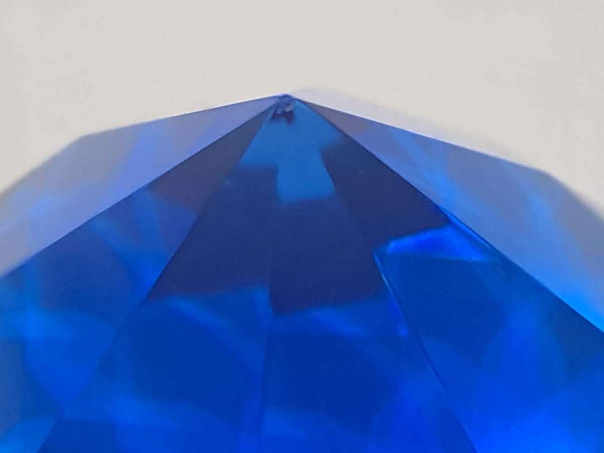 Prism glass paperweight, 8x6cm