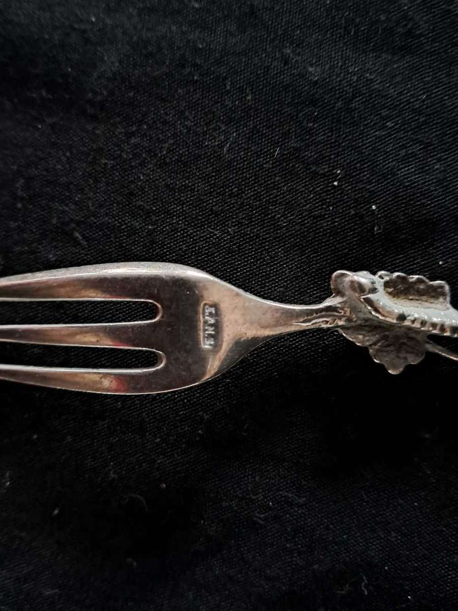 10 x E.P.N.S cake forks with flower and leaf design