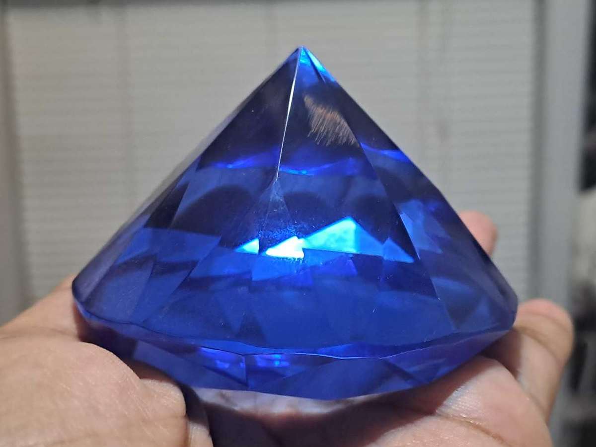 Prism glass paperweight, 8x6cm