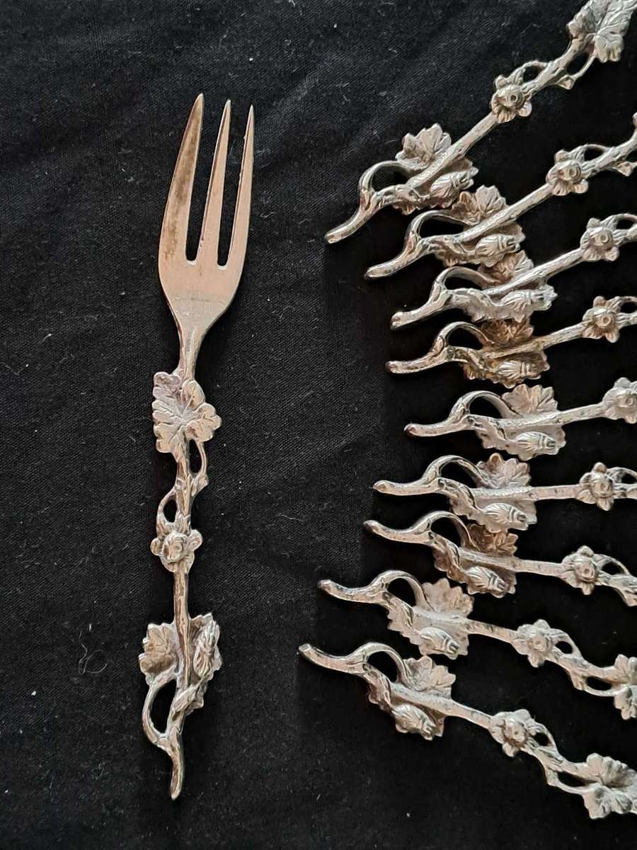 10 x E.P.N.S cake forks with flower and leaf design