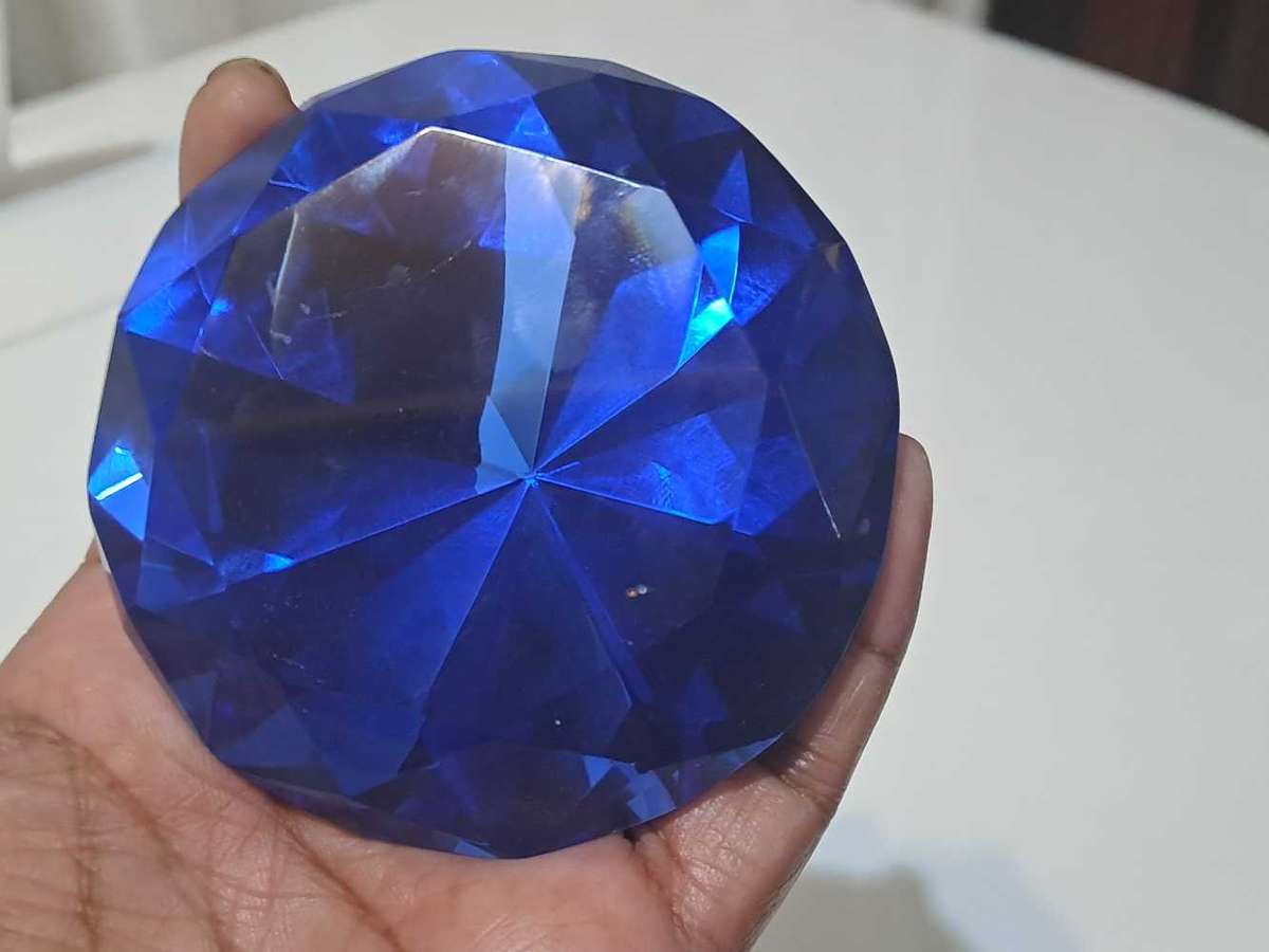 Prism glass paperweight, 8x6cm