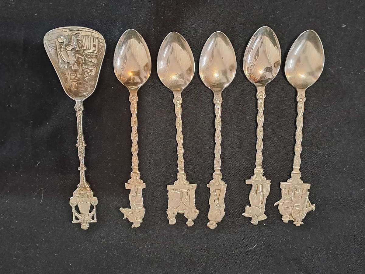 5 x Vintage Dutch teaspoons, marked "made in Holland" and Vintage scoop marked "NS"