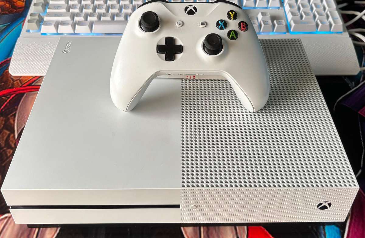 Microsoft Xbox One S 1TB Gaming Console (White)
