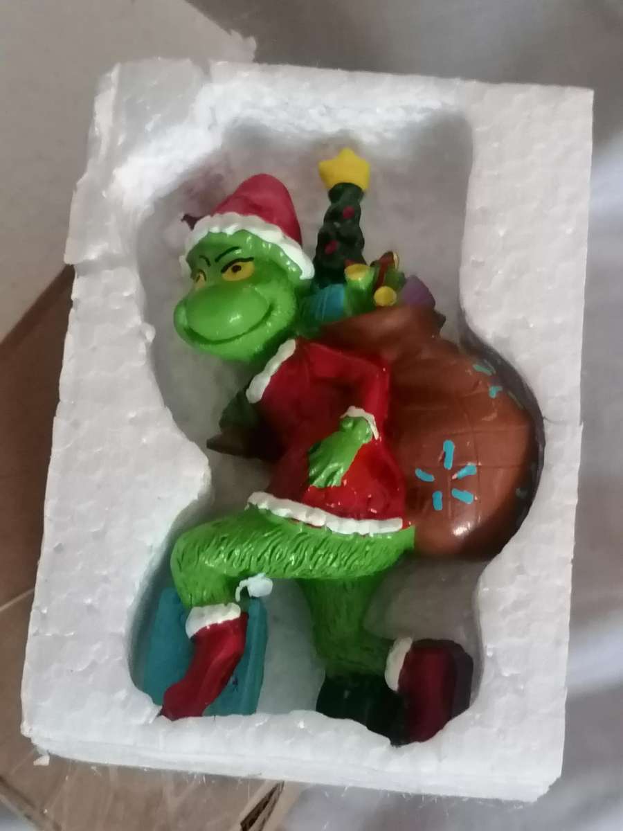 COLLECTORS THE GRINCH RESIN TREE ORNAMENT (LIMITED)(LAST ONE)