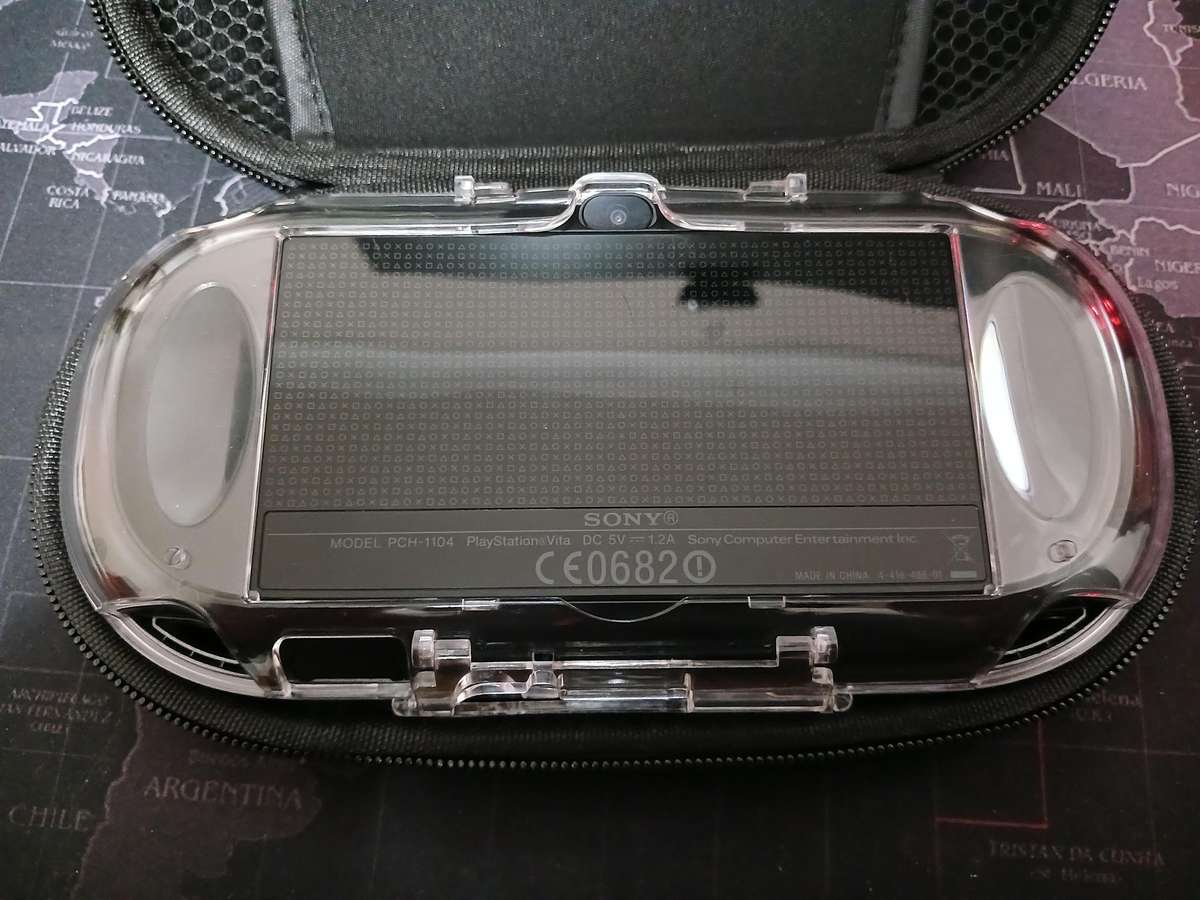 PlayStation VITA OLED (PCH-1104) - Very good condition