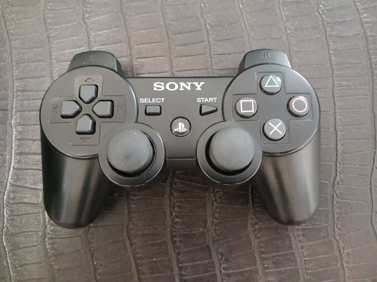 PlayStation 3 Phat (CECHL04) - 1TB HDD - 2 Wireless controllers - CFW Firmware - LOW POWER ON TIME