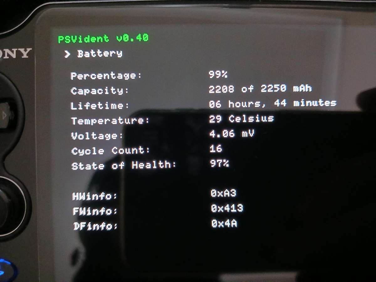 PlayStation VITA OLED (PCH-1104) - Very good condition