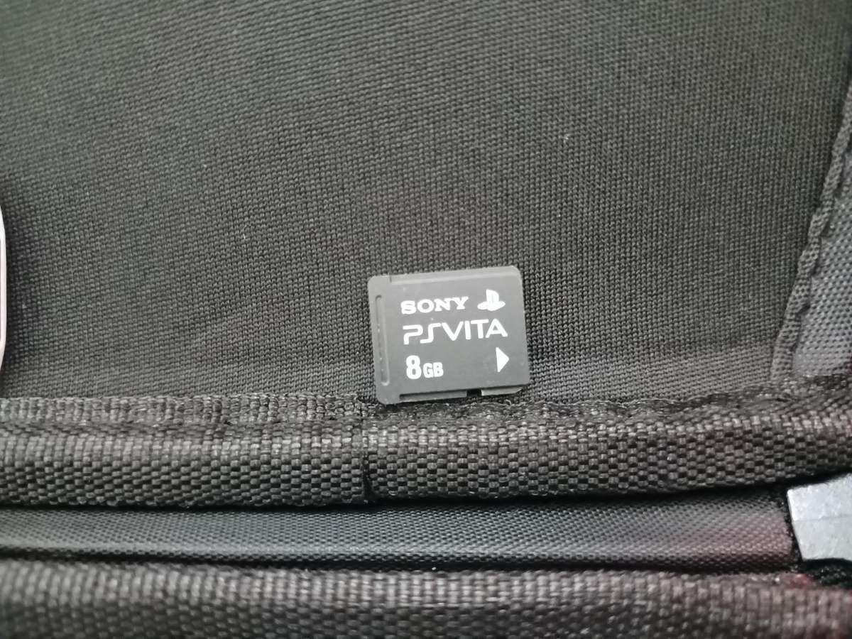 PlayStation VITA OLED (PCH-1104) - Very good condition