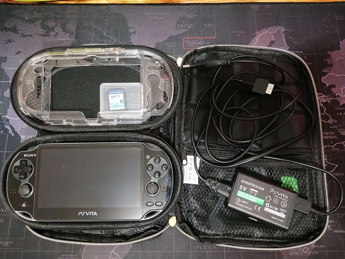 PlayStation VITA OLED (PCH-1104) - Very good condition