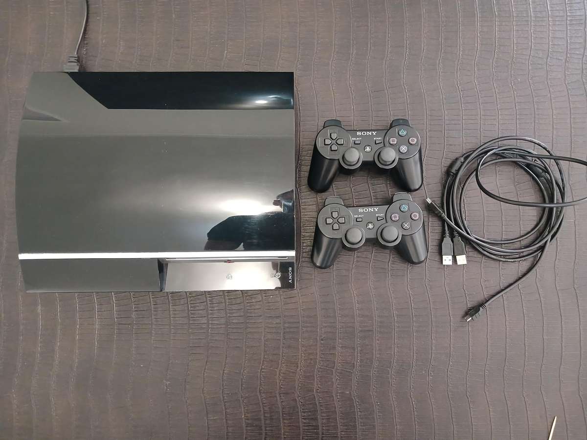 PlayStation 3 Phat (CECHL04) - 1TB HDD - 2 Wireless controllers - CFW Firmware - LOW POWER ON TIME