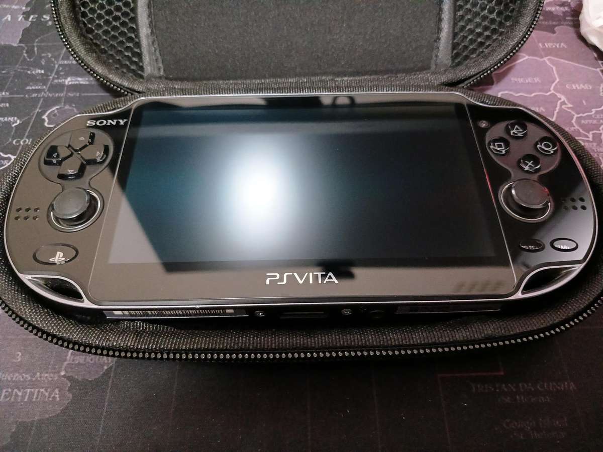 PlayStation VITA OLED (PCH-1104) - Very good condition