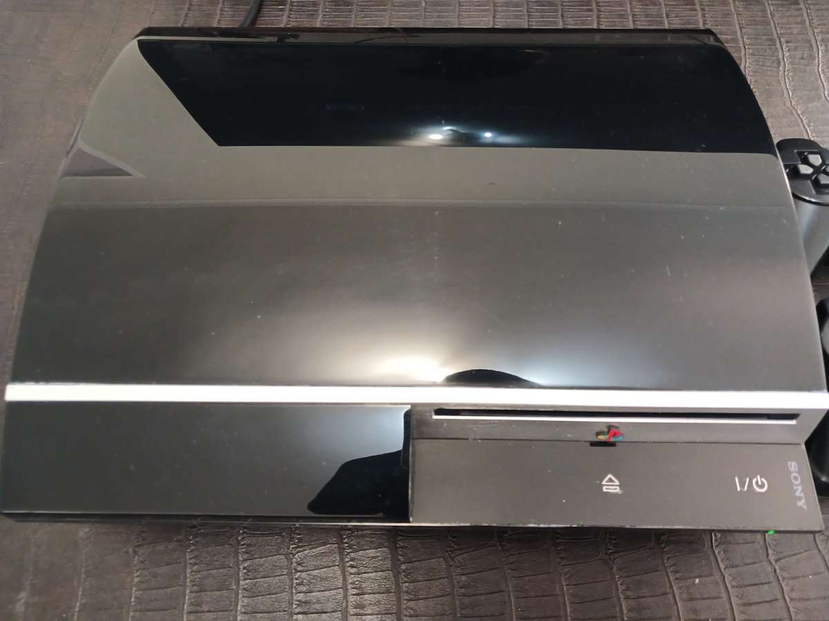 PlayStation 3 Phat (CECHL04) - 1TB HDD - 2 Wireless controllers - CFW Firmware - LOW POWER ON TIME