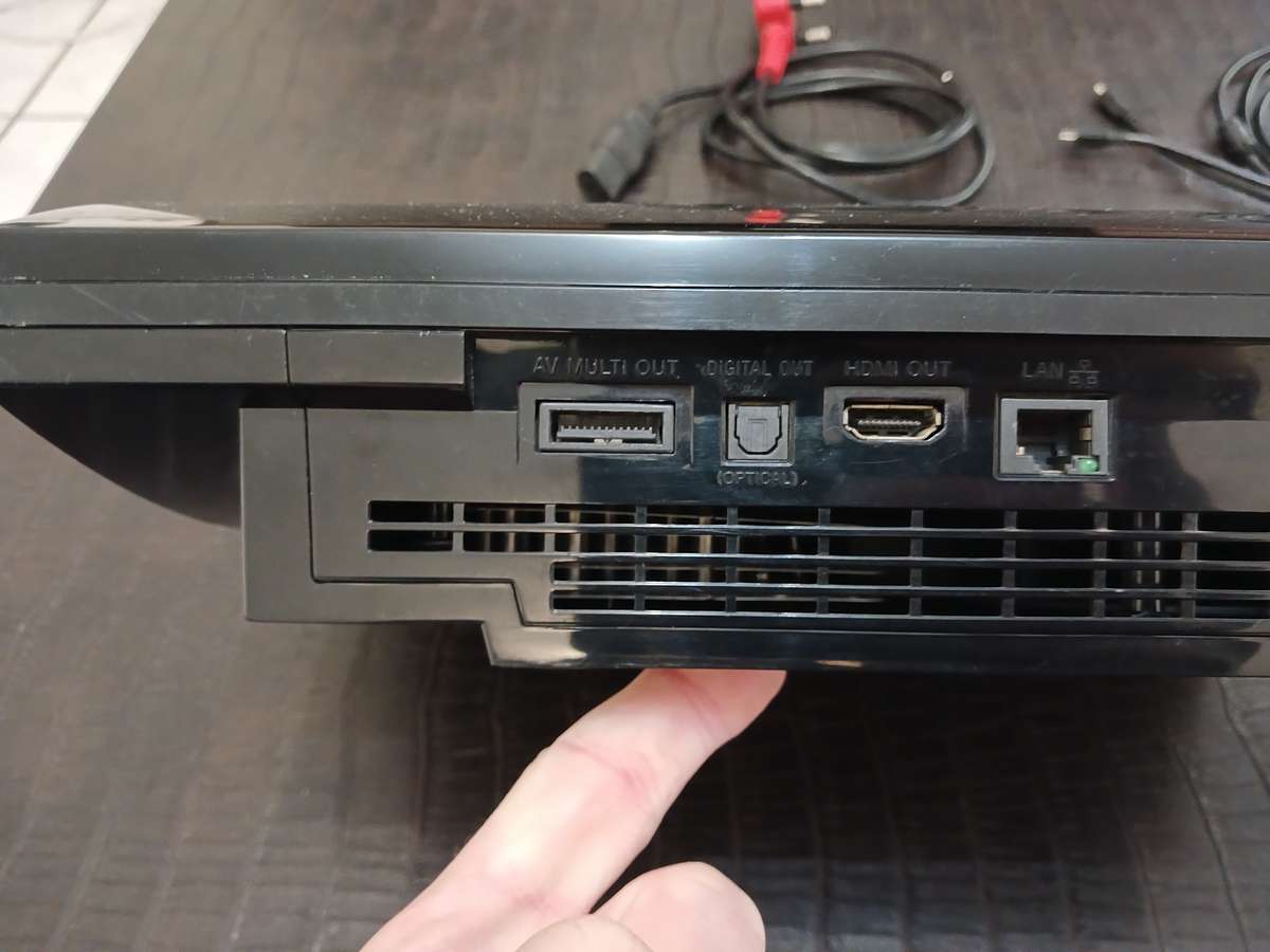 PlayStation 3 Phat (CECHL04) - 1TB HDD - 2 Wireless controllers - CFW Firmware - LOW POWER ON TIME