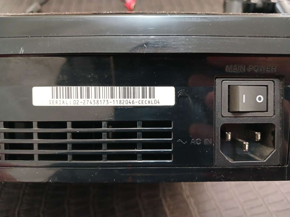 PlayStation 3 Phat (CECHL04) - 1TB HDD - 2 Wireless controllers - CFW Firmware - LOW POWER ON TIME