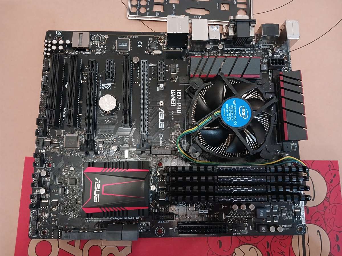Asus H97-Pro Gamer + 16GB DDR 3 1600MHz RAM + I5-4690 CPU