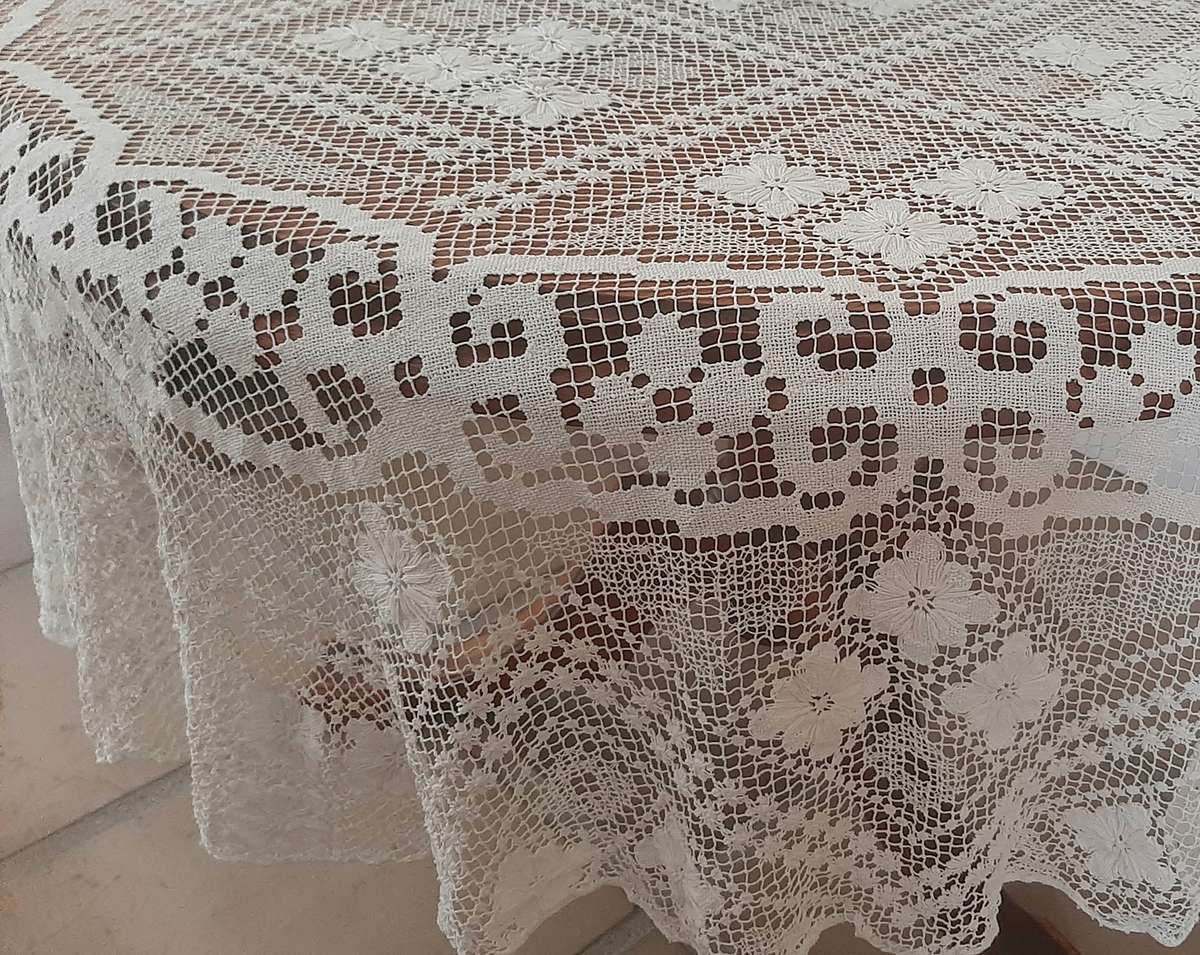 Round hand knotted lace tablecloth 190cm diameter