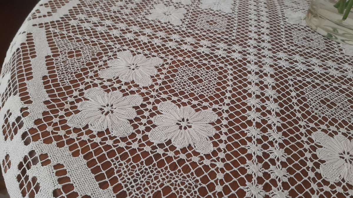 Round hand knotted lace tablecloth 190cm diameter