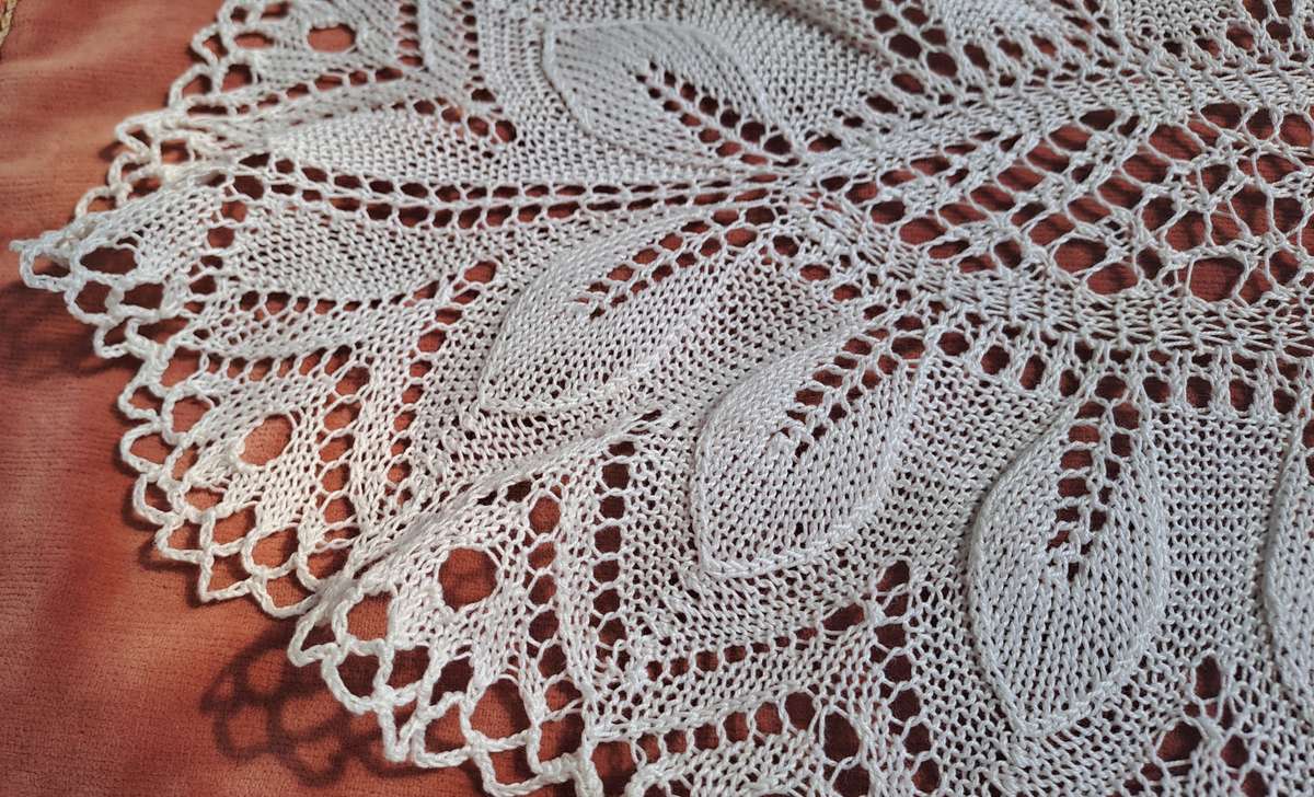 Delicate oval knitted doily - white - 28 x 46cm