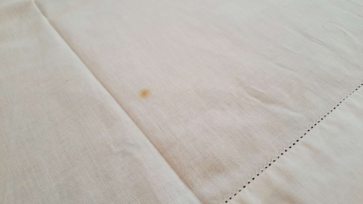 Small white tablecloth with wide lace border 136 x 42cm