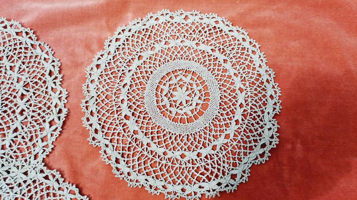 Ecru crochet doily doilie-  20cm diameter