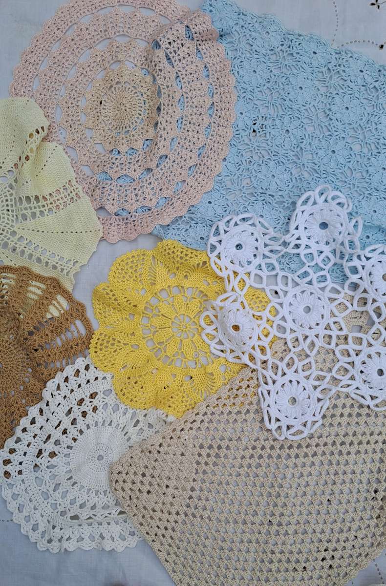 Lot of 8 doilies and crochet work for craftwork or recycling