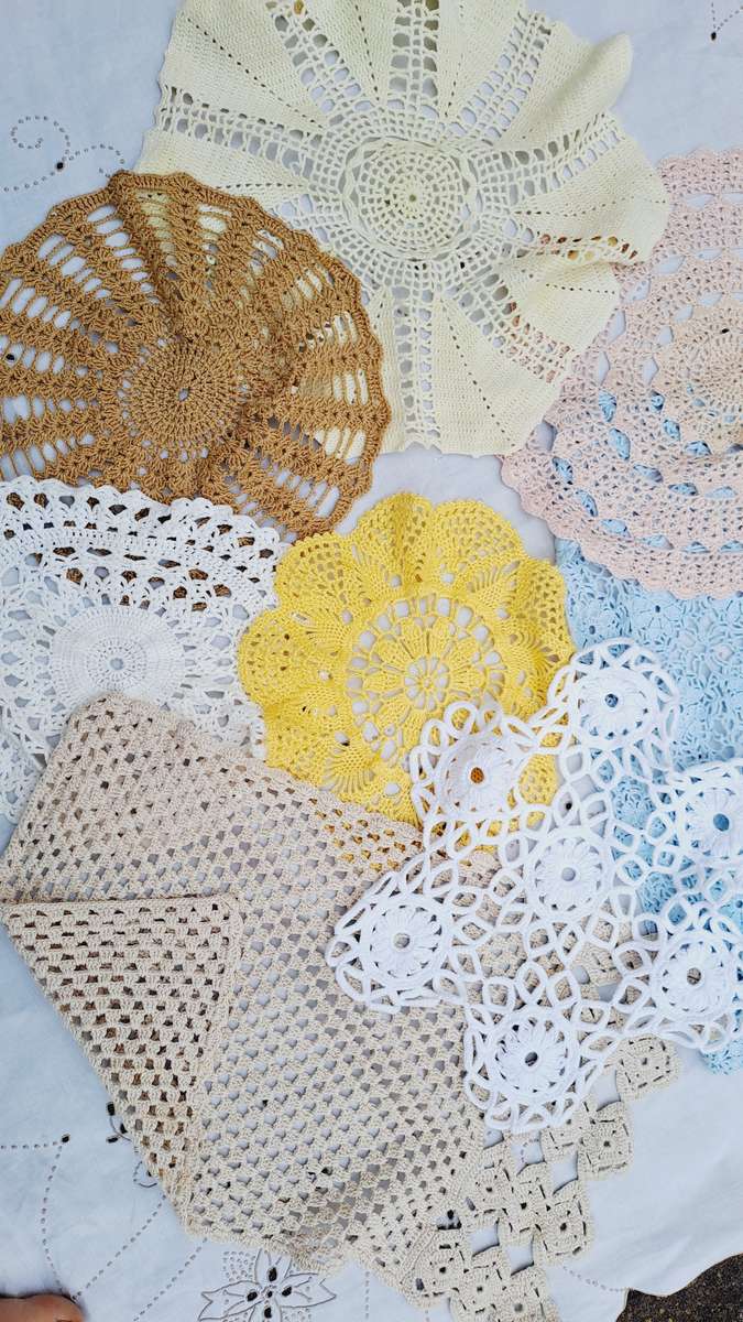 Lot of 8 doilies and crochet work for craftwork or recycling