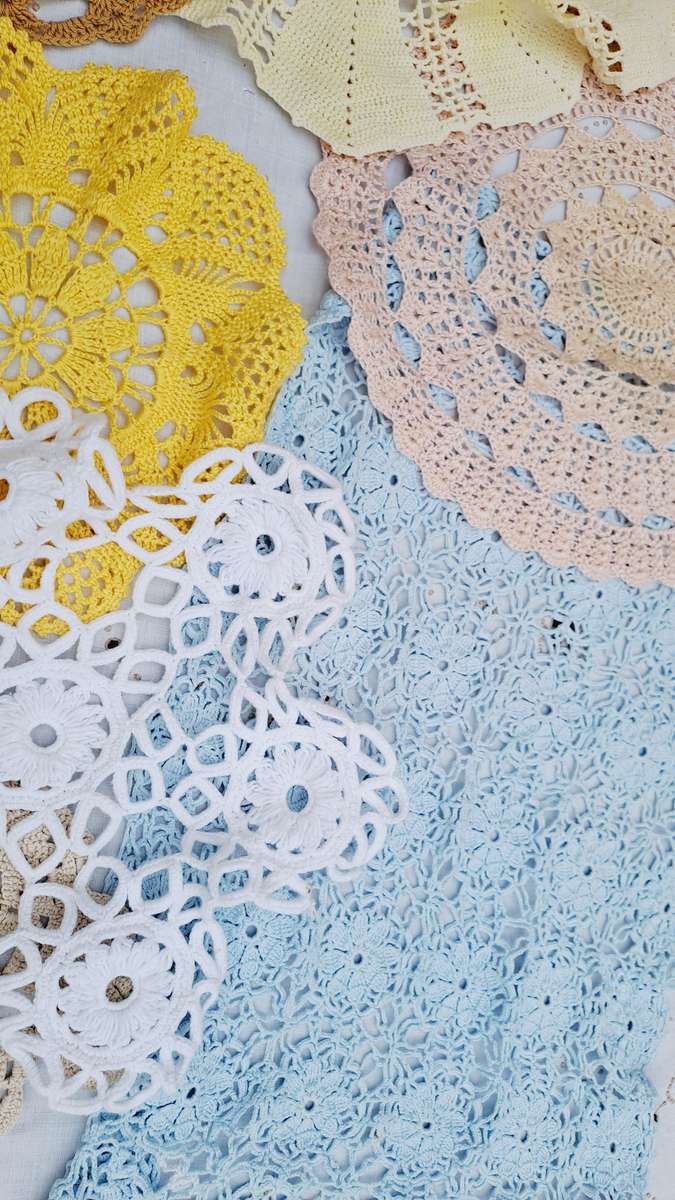 Lot of 8 doilies and crochet work for craftwork or recycling
