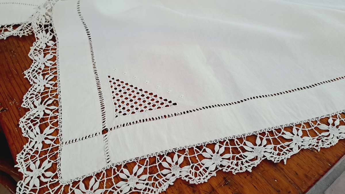 Small linen tablecloth with delicate lace border- marks - 108 x 112 cm