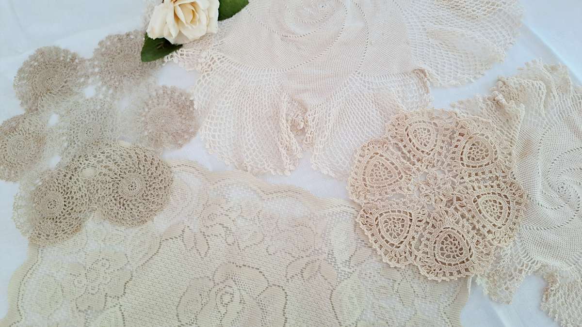 Lot of 6 doilies and crochet work for craftwork or recycling