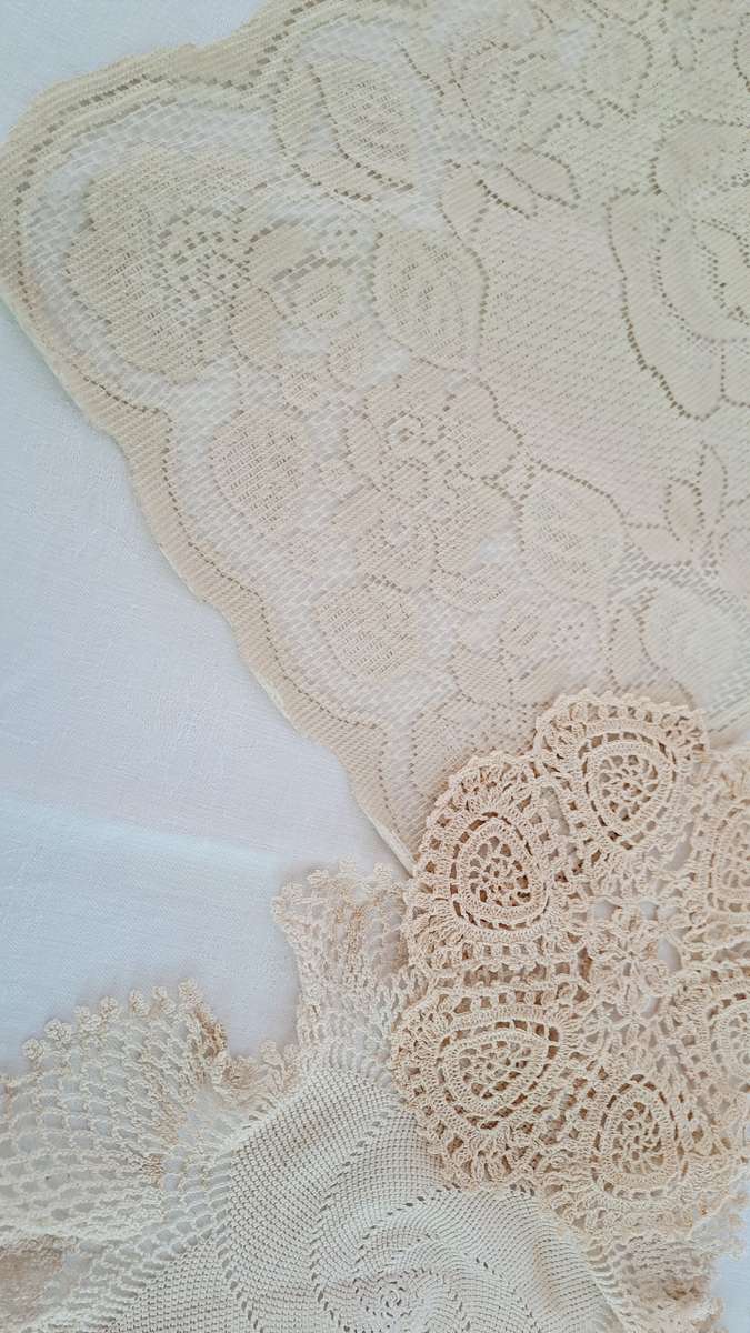 Lot of 6 doilies and crochet work for craftwork or recycling