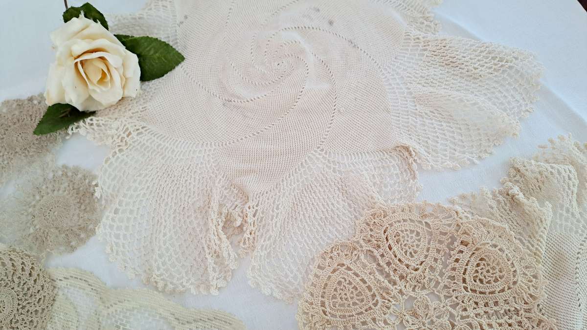 Lot of 6 doilies and crochet work for craftwork or recycling