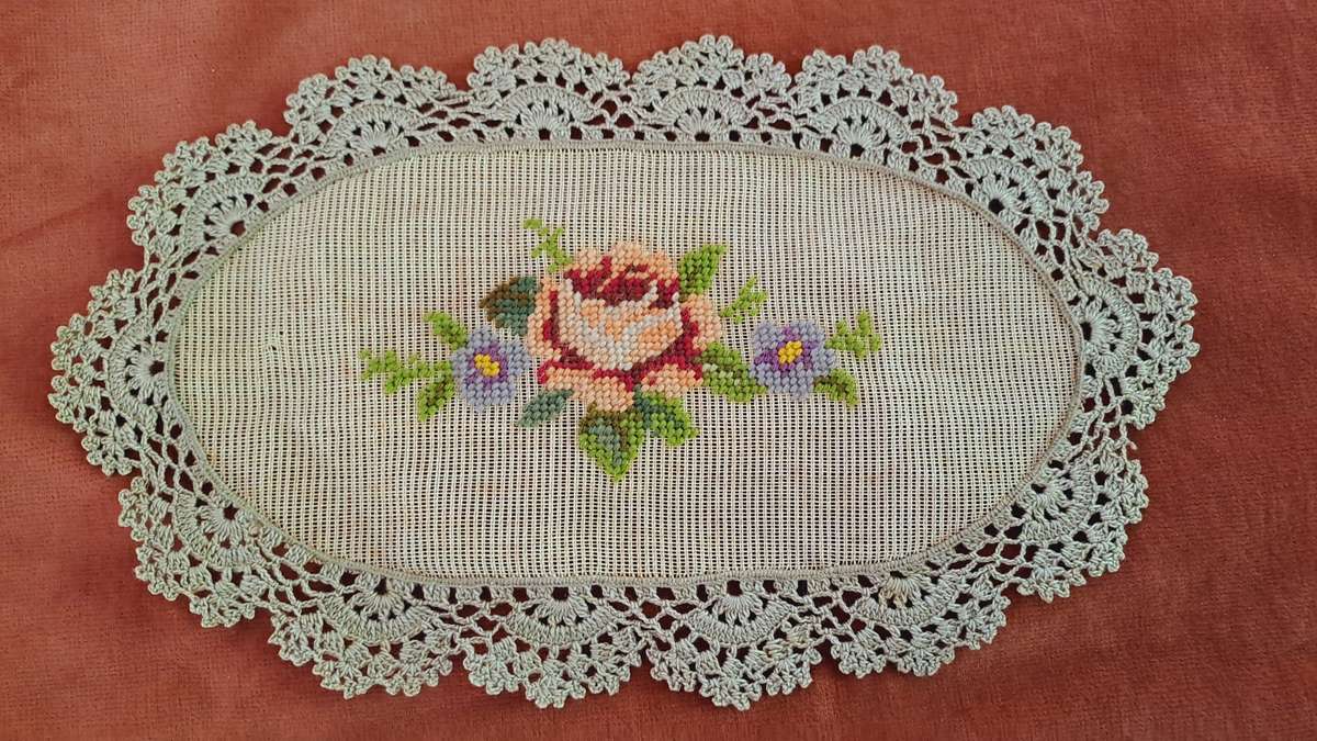 Ecru tapestry doily 25 x 15cm