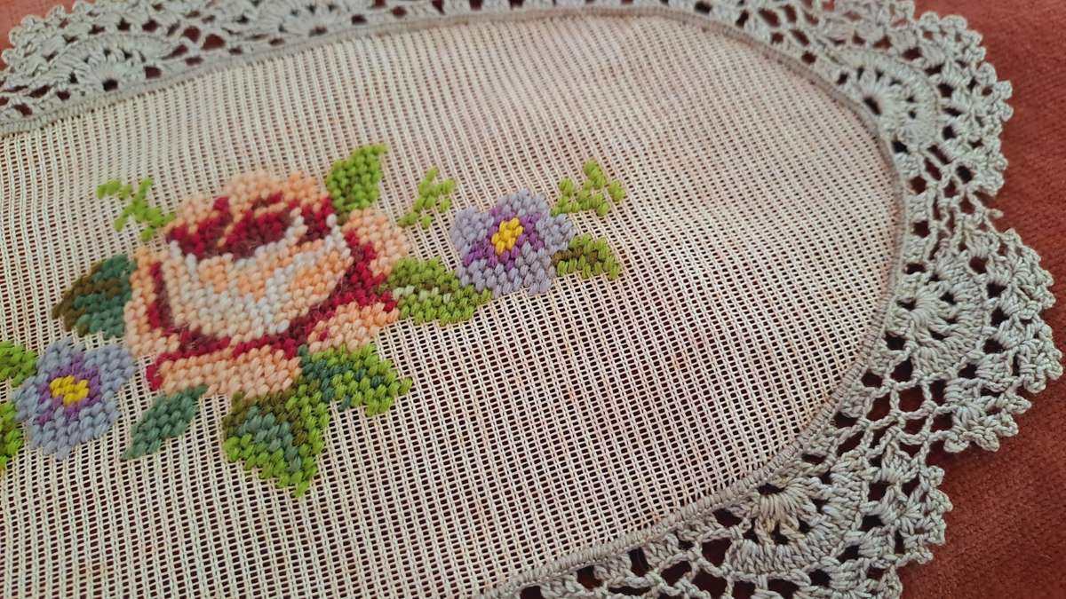 Ecru tapestry doily 25 x 15cm