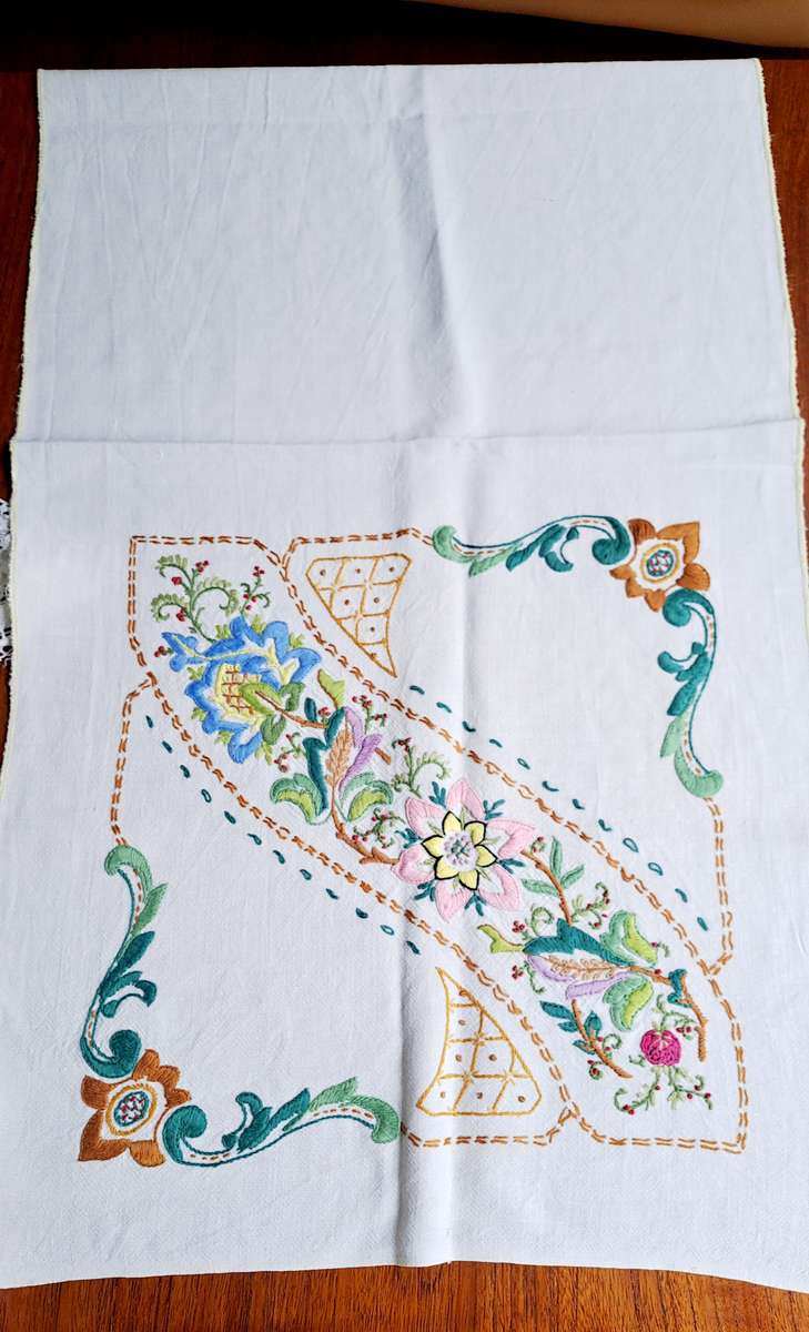 Embroidered cloth with colourful flowers - 90 x 43 cm