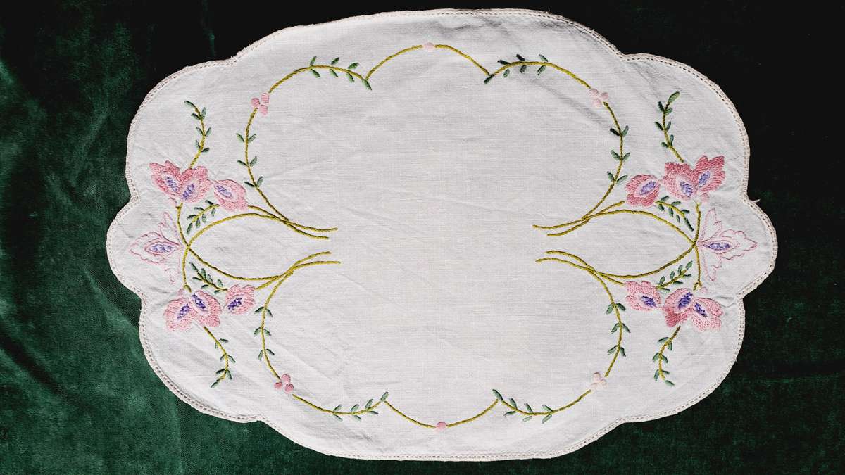 Oval linen embroidered tray cloth - 44 x 32cm -