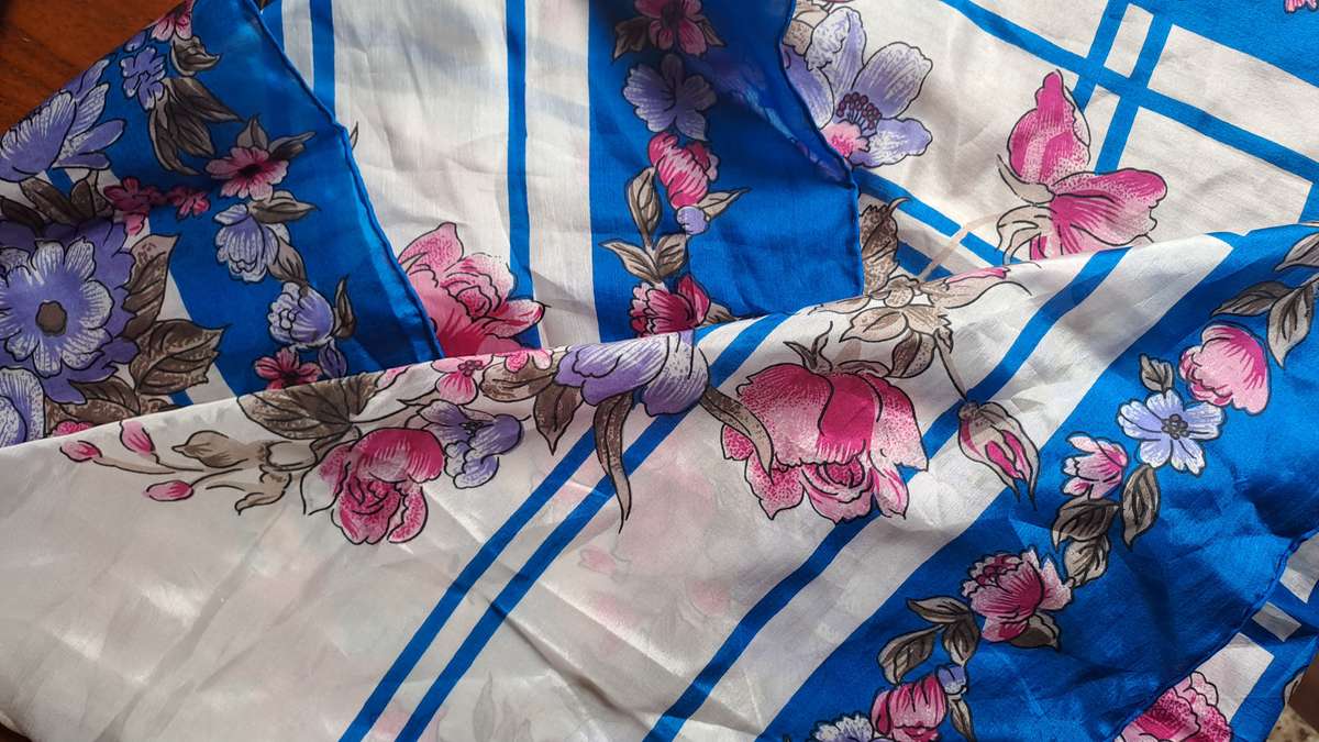 Silk scarf, made in China, 80 x 80cm - good condition