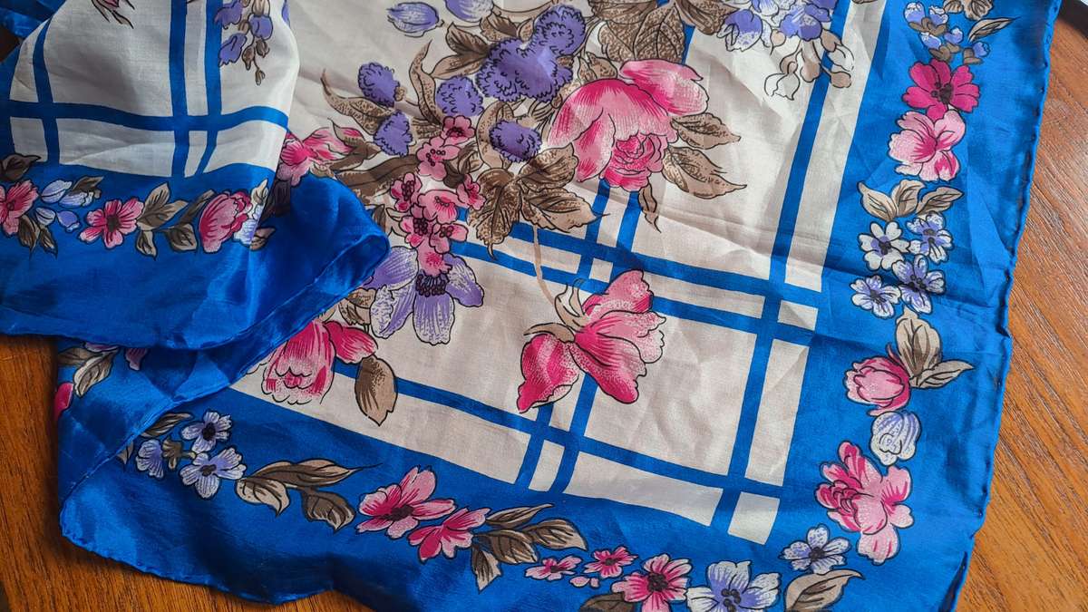 Silk scarf, made in China, 80 x 80cm - good condition