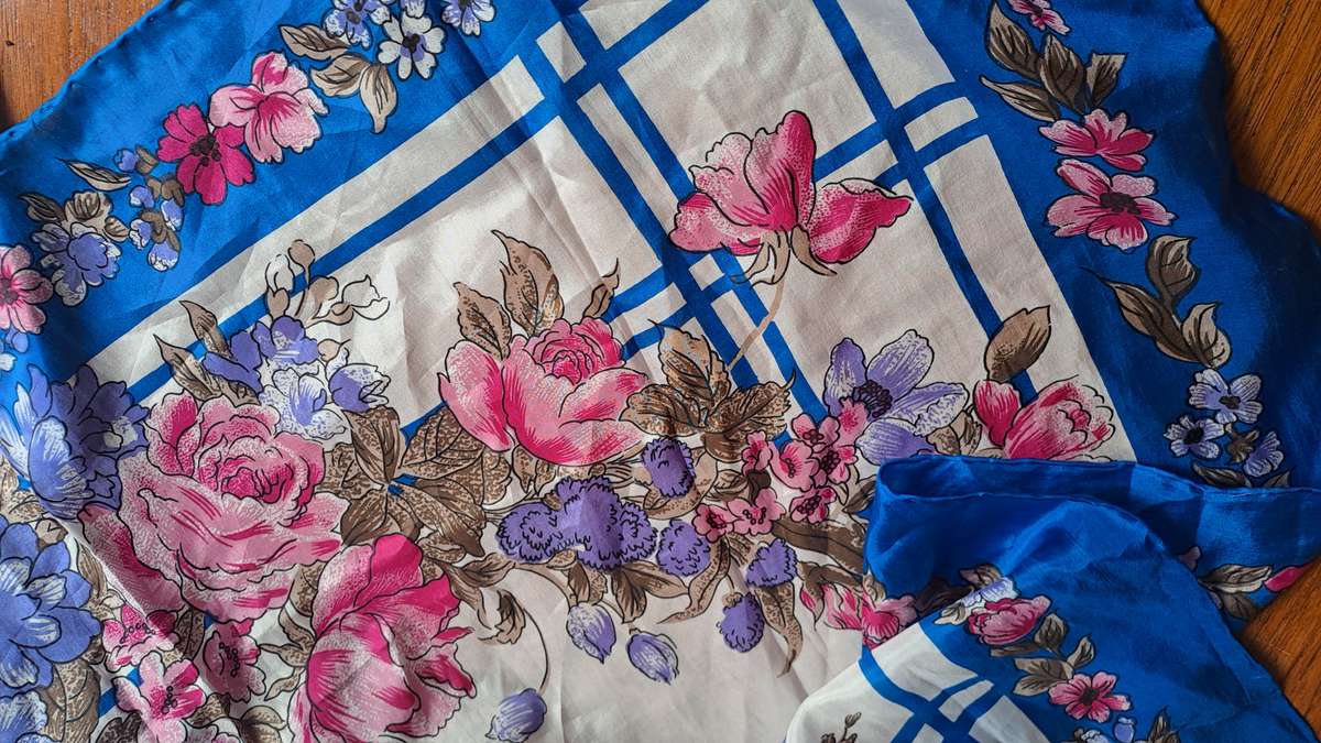 Silk scarf, made in China, 80 x 80cm - good condition