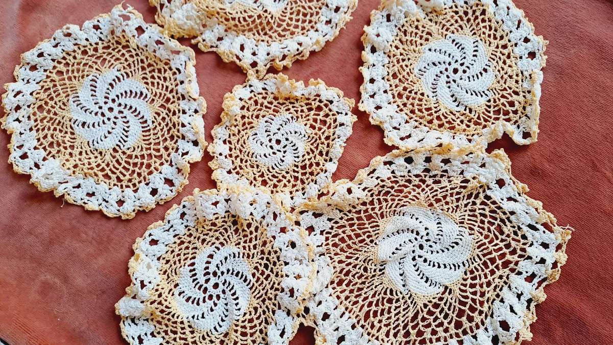 Lot of 6 apricot and white doilies for craftwork or recycling 9-11 cm