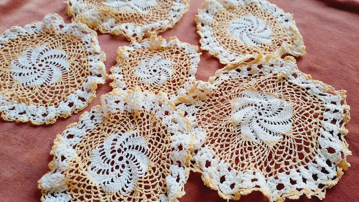 Lot of 6 apricot and white doilies for craftwork or recycling 9-11 cm