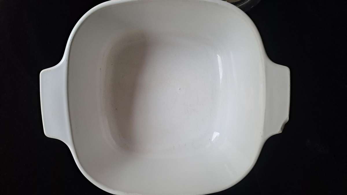 Corningware - cornflower - A-3-B 3 QUART 23 X 23 X 11cm - chipped