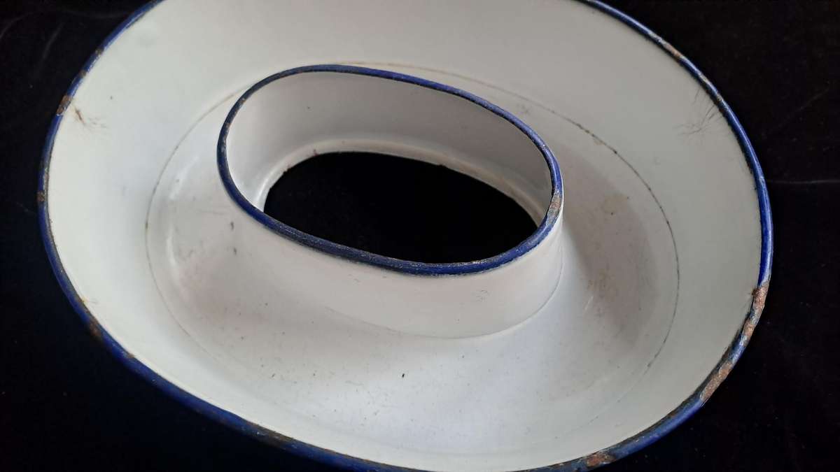 Enamel jelly mould/mold  - white and blue - 20cm length x 15w x 11 cm high