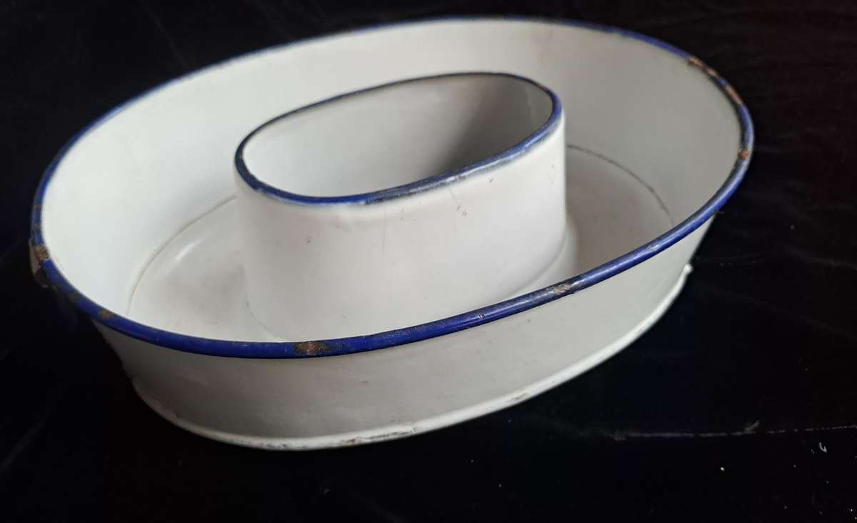 Enamel jelly mould/mold  - white and blue - 20cm length x 15w x 11 cm high