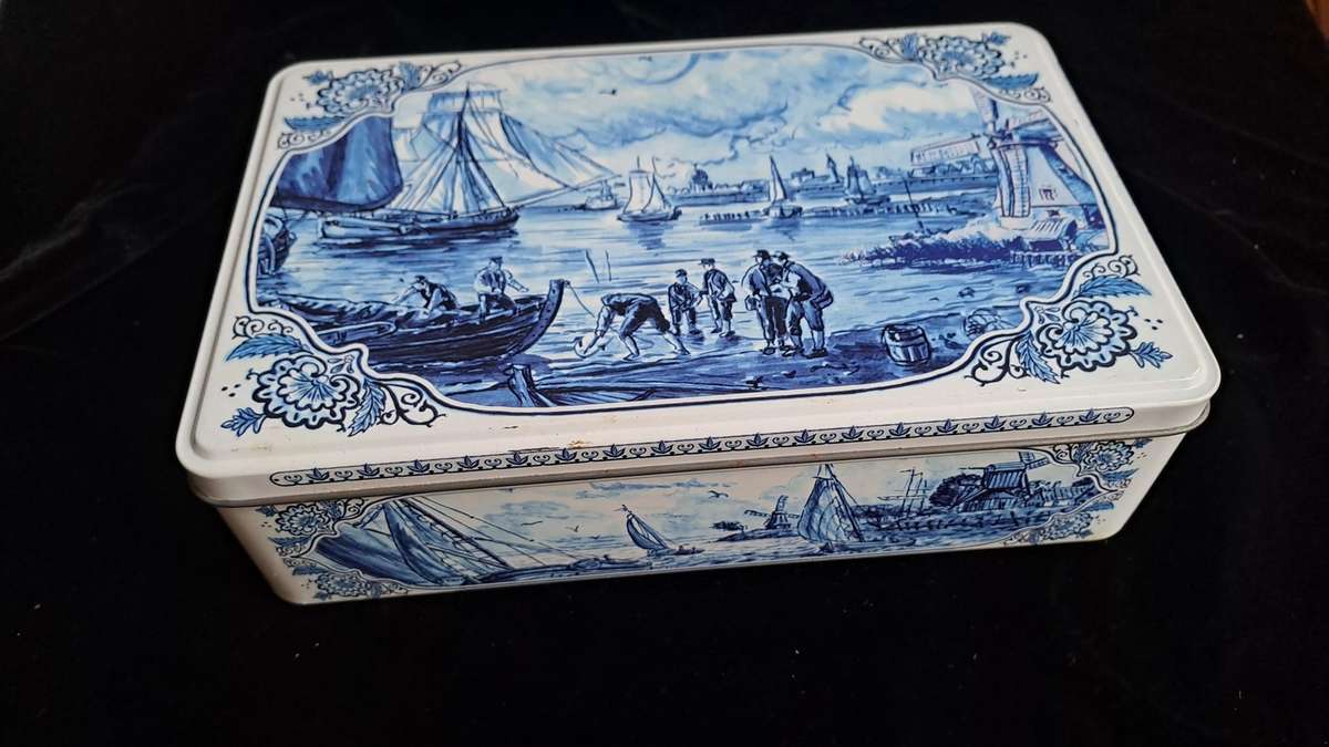 Blue and white tin - 22cm length x 14w x 6cm high - good condition