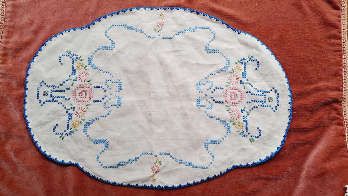 Oval linen embroidered tray cloth - cross stitch- 44 x 24cm