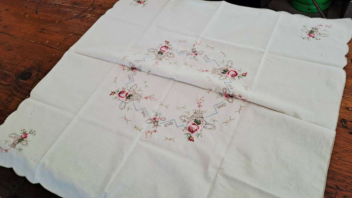 Small embroidered tablecloth - cream with pink flowers - 84 x 84 diameter