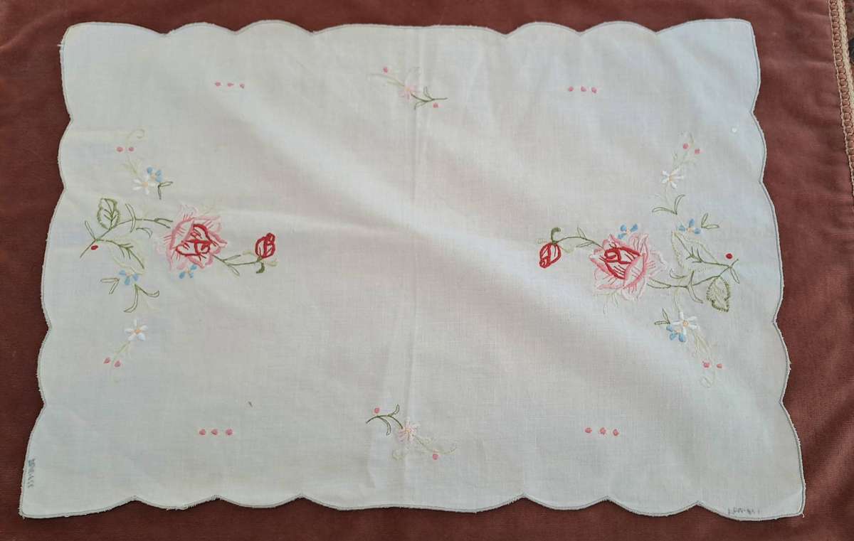 Embroidered tray cloth - linen - satin stitich roses 32 x 46 cm
