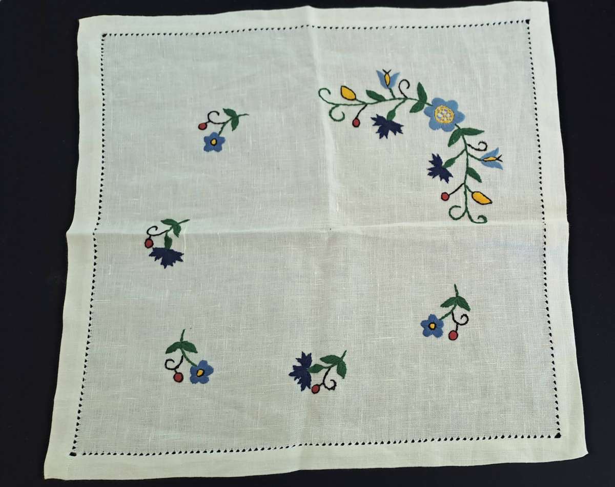 Small linen embroidered cloth-  42 x 42 cm