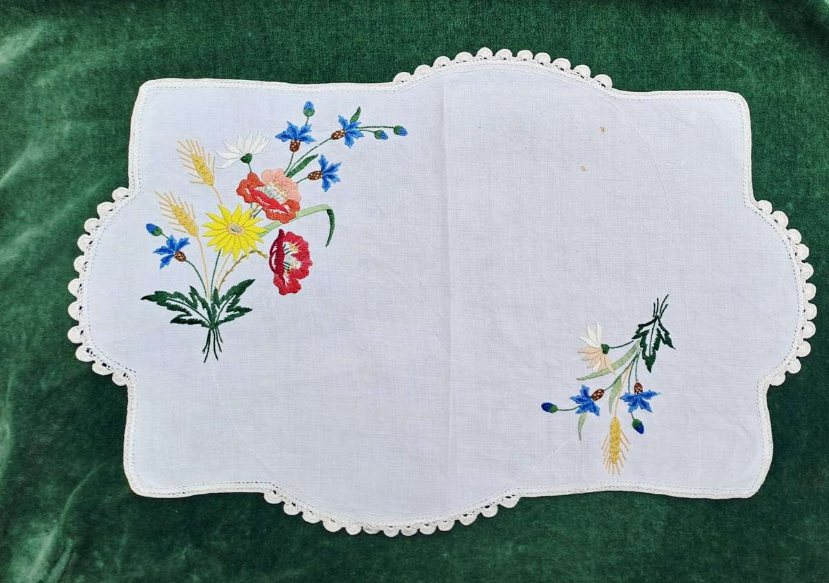 Hand embroidered tray cloth -linen - 30 x 46cm
