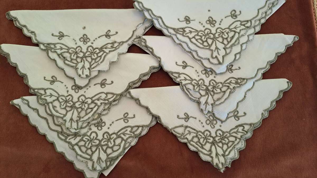 Set of 6 small linen napkins 26 x 26cm - Madeira embroidery